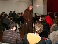 Julio Alberto amb els educadors inscrits abans d'iniciar la sessi terica