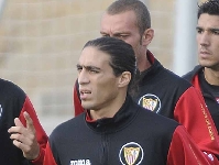 Martn Cceres, en un entrenament amb el Sevilla. Fotos: Sevilla FC/Arxiu FCB