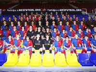 Jordi Torrent fotografiat amb tots els jugadors del futbol sala base