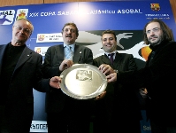 Los representantes de los cuatro clubs, este mediodía en el Camp Nou.