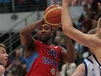 Tot i els 15 punts de Holden, segon mxim anotador del seu equip, el CSKA va perdre el derbi (Foto: www.cskabasket.com)