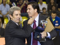 Xavi Pascual ha recibido el premio de mejor entrenador de la temporada pasada. Fotos: Miguel Ruiz y lex Caparrs