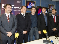 Los cuatro candidatos y Manel Fuentes, antes del debate en Catalunya Ràdio. Fotos: Álex Caparrós-FCB