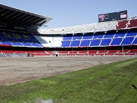 El Camp Nou recupera el color verde
