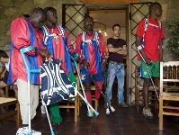 Los futbolistas africanos, en la Masa. Foto: lex Caparrs/FCB