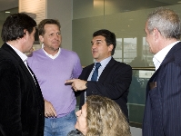 Joan Laporta conversa con Schuster, Marcos Alonso y Julio Alberto. Foto: lex Caparrs - FCB