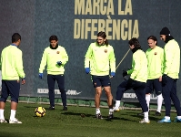 14 players train at the Ciutat Esportiva