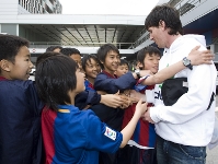 Los nios de la FCBEscola de Japn, entusiasmados con Messi. Fotos: Miguel Ruiz / lex Caparrs - FCB