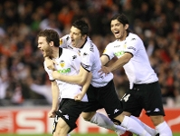 Mata, Villa y Ever Banega, celebrando un gol del Valencia el ao pasado. Fotos: archivo FCB y www.valenciacf.es