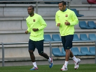 Abidal i Henry, durant un entrenament d'aquesta temporada. Foto: Arxiu FCB/fifa.com