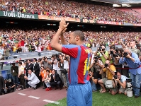 Henry, el da de su presentacin con el FC Barcelona. Foto: Archivo FCB.