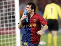 Felicita a Messi por su renovacin