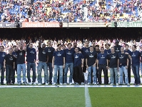 El Camp Nou ha recibido con una ovacin a los campeones. Fotos: lex Caparrs-FCB