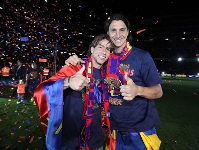 Els dos jugadors, durant la celebraci del ttol de Lliga al Camp Nou. Foto: Miguel Ruiz - FCB