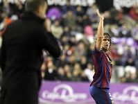 Carles Puyol en el partit del Jos Zorrilla de dissabte, en el qual va superar Carles Rexach en minuts jugats a la Lliga (Fotos: Miguel Ruiz i arxiu FCB).