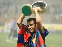 Pedro, a Mònaco, amb la Supercopa d'Europa. Foto: arxiu FCB