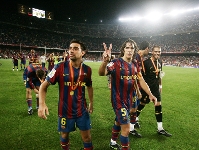 Puyol lifts the Super Cup again