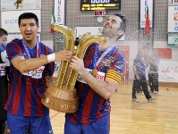 Borregn celebra con Pez el titulo conseguido en Valdagno. Fotos: Miguel Ruiz - FCB.