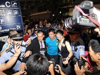 Leo Messi, a la llegada del equipo a Pequín. Fotos: Miguel Ruiz-FCB.