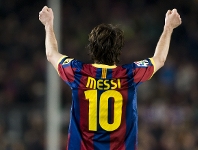 Messi ha llegado al gol 50 con el Barça en este 2010. Fotos: Miguel Ruiz/Àlex Caparrós/Arxiu FCB