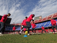 Los jugadores durante la sesin del viernes por la maana en el Camp Nou. Fotos: Miguel Ruiz-FCB.