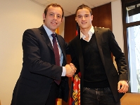 Afellay signs four year deal