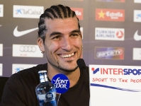 Pinto somriu durant la roda de premsa. Foto: Àlex Caparrós - FCB