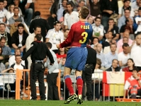 Piqué celebra el 2-6 en el Bernabéu el 2 de mayo del 2009. Fotos: Archivo FCB