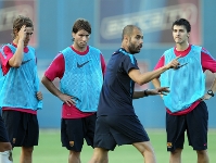 Josep Guardiola, dando indicaciones este jueves. Fotos: Miguel Ruiz-FCB