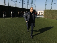 Guardiola entrando en el campo de entrenamiento. Fotos: Miguel Ruiz (FCB)