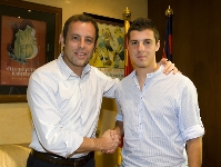 Sandro Rosell y Abraham al final del encuentro. Fotos: Àlex Caparrós