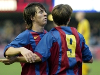 Messi celebra amb Javito l'ltim gol que el Bara B ha marcat al Girona al Mini, corresponent a la temporada 2004/05. Fotos:Arxiu-FCB