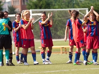 Las jugadoras del Femenino A del Barça celebrando el triunfo contra el Espanyol el pasado domingo. Fotos: archivo FCB.