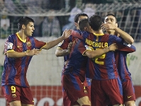 El equipo, celebrando el empate. Fotos: FCB