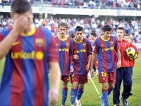 Los jugadores del Bara B cabizbajos tras la derrota contra el Granada. Fotos: ampress.