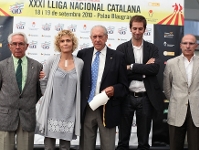 Els representants dels clubs participants en la fase final de la Lliga Catalana ACB, juntament amb Anna Pruna i Enric Piquet (Foto: FCBQ)