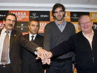 D'esquerra a dreta, Francesc Martnez de Foix, Sergi Gonzlez, Roger Grimau i Josep Pijoan. Foto: lex Caparrs / FCB