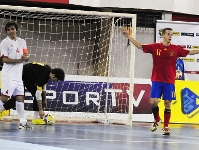 Lin celebra un dels dos gols que va marcar contra Irn (Fotos: Cristiano Borges - CBFS)