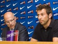 Jordi Torras, amb Joan Bladé, el dia de la seva presentació. Foto: Arxiu FCB.