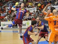 El Barça Borges ha ganado con solidez en pistas como las del CAI. (Fotos: www.asobal.es)