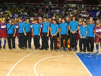 Los equipos de la cantera se fotografiaron con el primer equipo blaugrana (Fotos: FCB).
