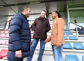 Davids, charlando con Guardiola antes de la sesin. Fotos: Miguel Ruiz/Arxiu FCB