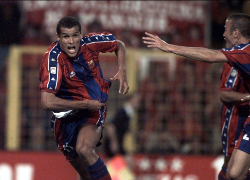 Rivaldo, després de marcar el gol blaugrana a la final del 1998, a València. Fotos: arxiu FCB.
