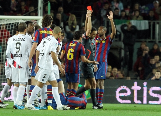 Piqué es expulsado en el último Barça-Getafe. Fotos: Miguel Ruiz