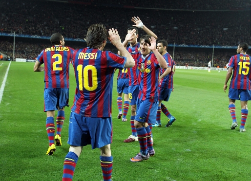 El equipo celebrando el pase a la semifinal tras eliminar al Arsenal en la temporada 09-10. Fotos: Miguel Ruiz - FCB