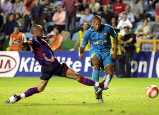 Henry firm un hat-trick en la ltima visita del Bara a Levante. Foto: Archivo FCB