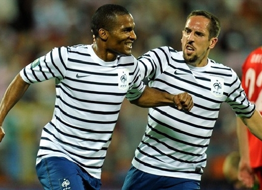 Malouda i Ribéry celebrant el gol de l'empat de França. Foto: UEFA.com