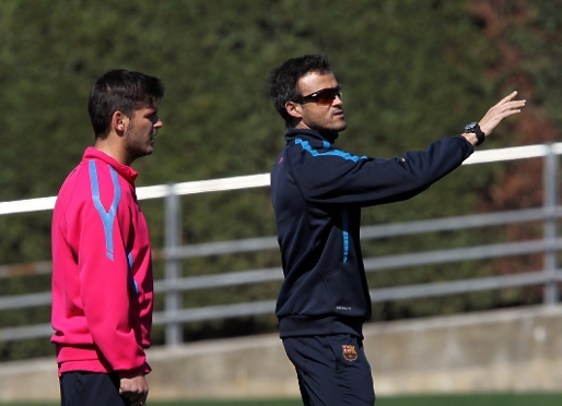 Luis Enrique dialoga con Edu Oriol, en el entrenamiento de este viernes. Fotos: Miguel Ruiz/FCB