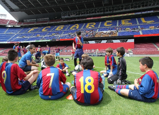 Los socios del Bara antes de jugar un partido en el Camp Nou. Foto: Archivo