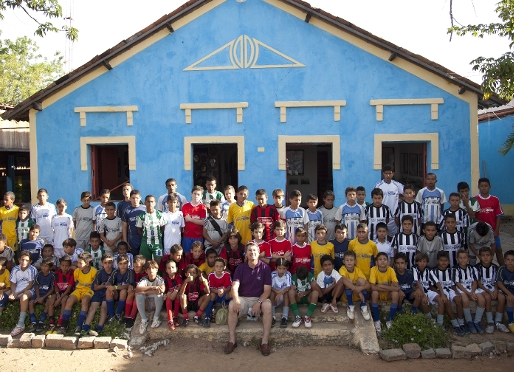 Foto de famlia amb els beneficiaris de la Fundaci Casa Grande. Foto: Fundaci Casa Grande